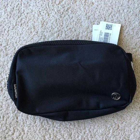 Lululemon everywhere belt bag black & white NWT wordmark waist pack logo - Picture 3 of 10